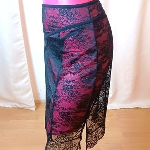 High-waisted lingerie half slip in a stretch lace